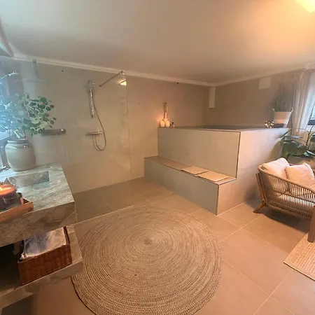 Stylisches Modernes Apartment, Sauna Und Wellness Lage 뤼베케